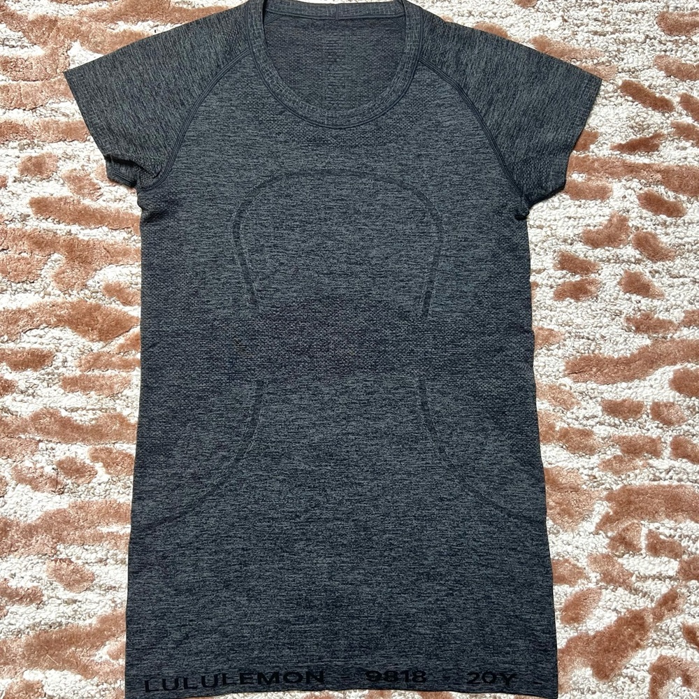Lululemon Swiftly Tech Short Sleeve Crew 20Y Collection – Size 8 - Picture 2 of 4